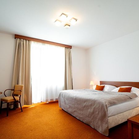 Golf Hotel Austerlitz Extérieur photo