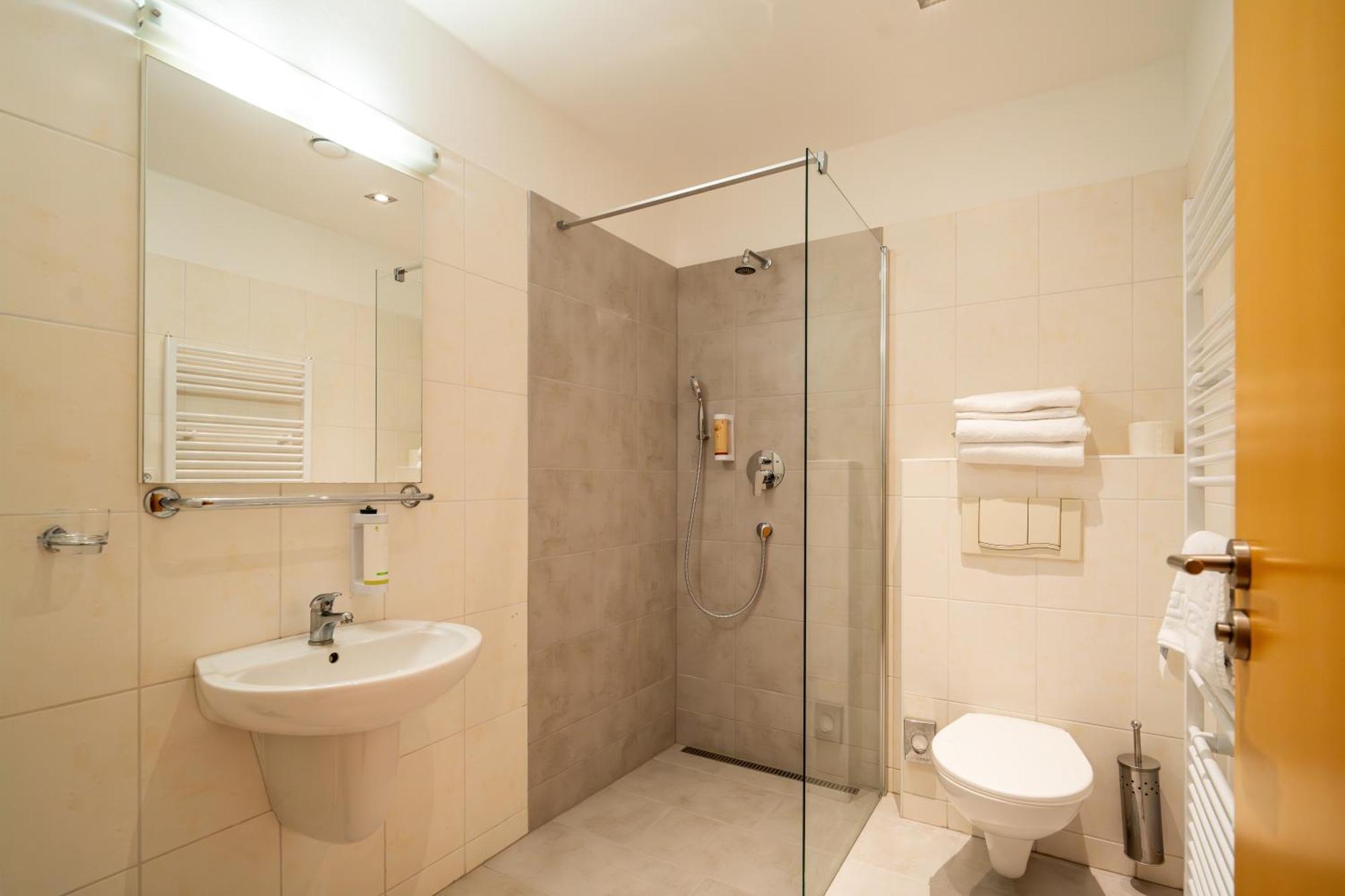 Golf Hotel Austerlitz Extérieur photo