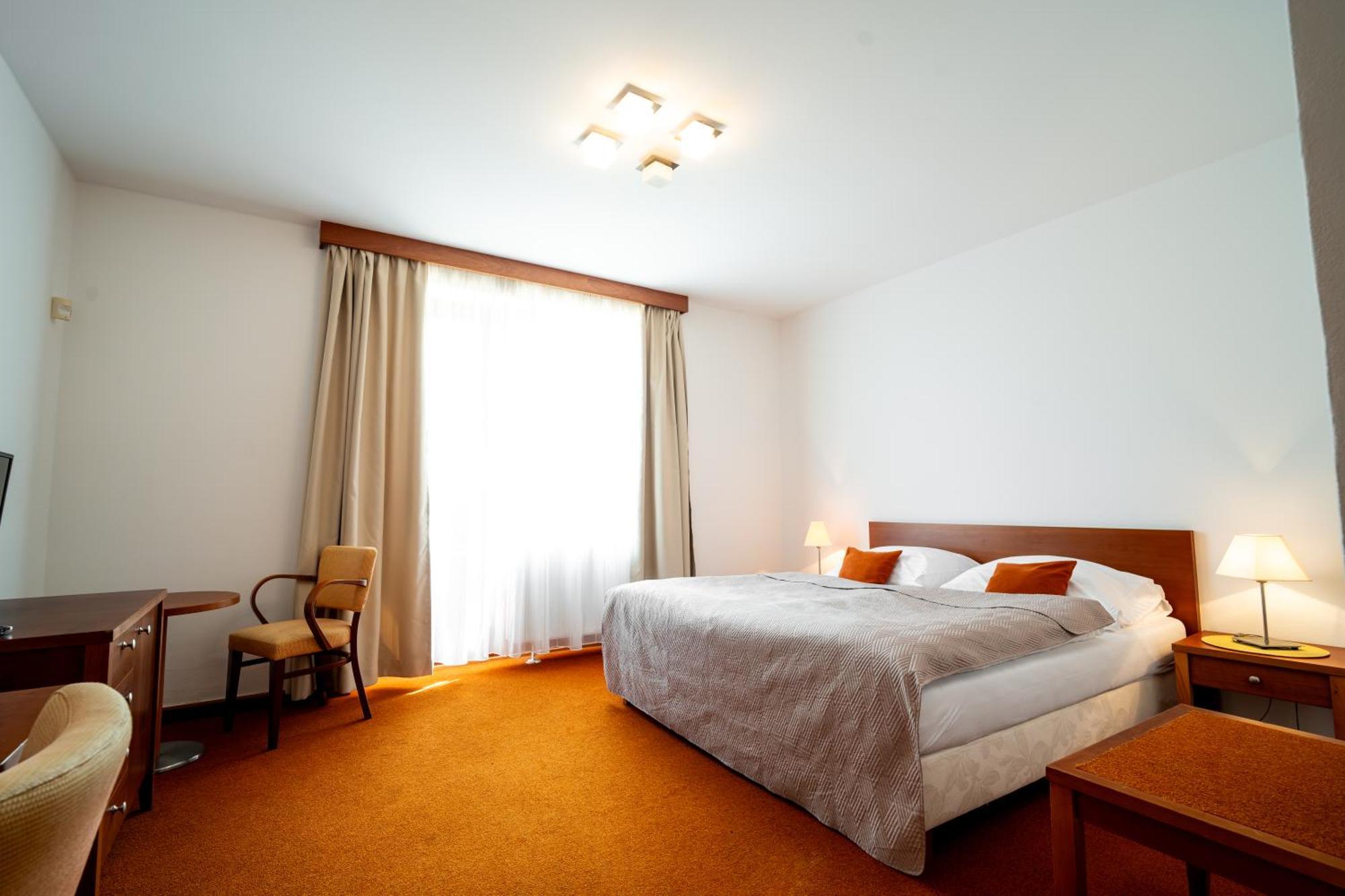 Golf Hotel Austerlitz Extérieur photo